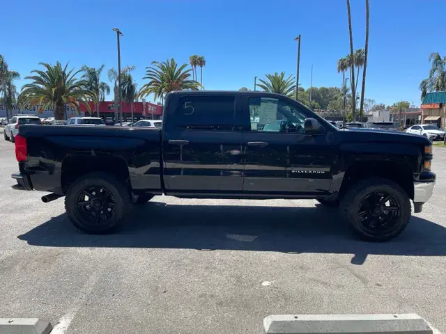 2014 Chevrolet Silverado 1500 LT Crew Cab Short Box photo 4