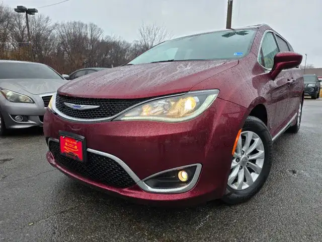 2018 Chrysler Pacifica Touring L's photo
