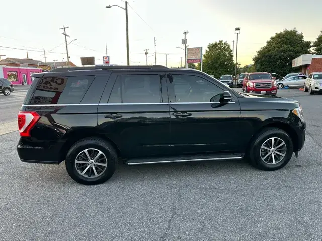 2019 Ford Expedition XLT 4WD photo 4