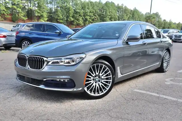 2016 BMW 7 Series 750i xDrive's photo