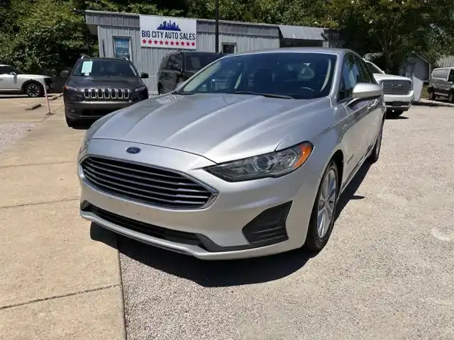 2019 Ford Fusion SE's photo