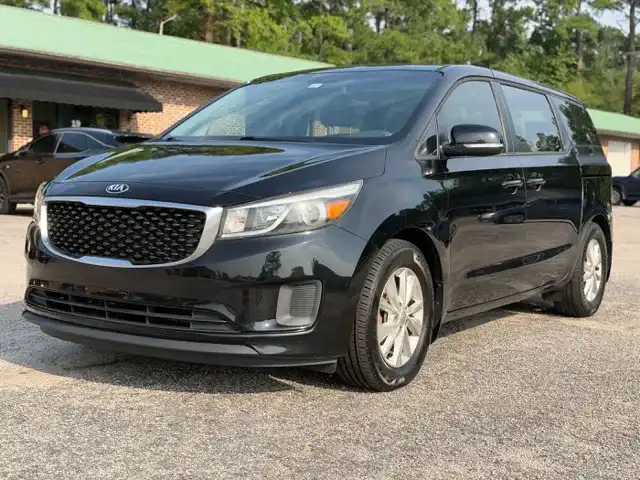 2016 Kia Sedona L's photo
