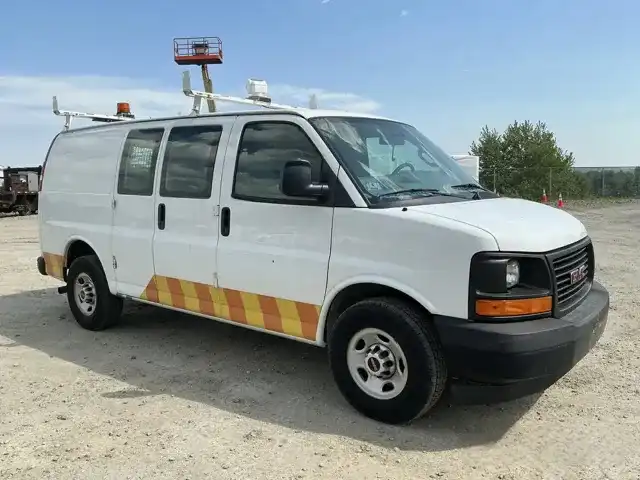 2017 GMC Savana 2500's photo