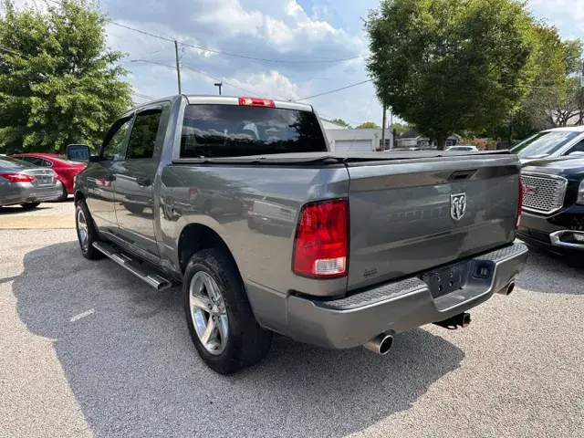 2012 RAM 1500 ST Crew Cab photo 4