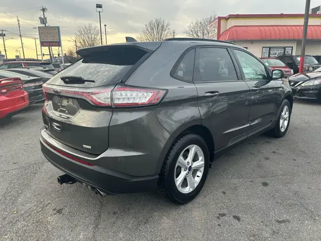 2017 Ford Edge SE photo 5