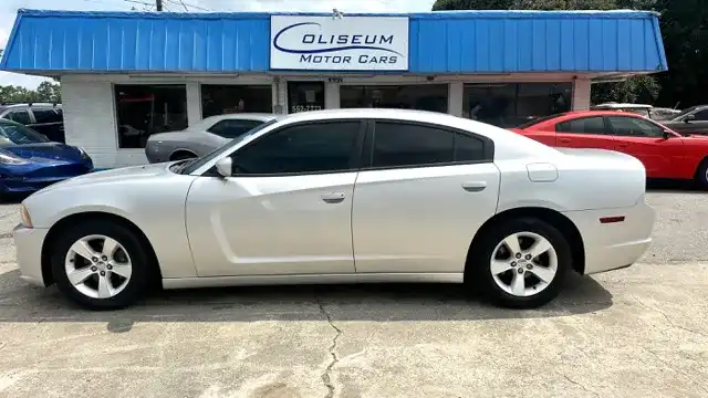 2012 Dodge Charger SE's photo