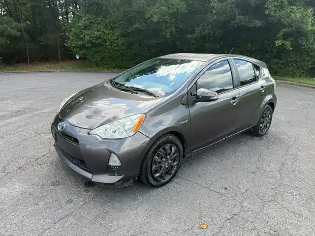 2014 Toyota Prius c Two's photo