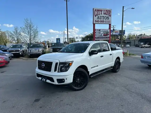 2018 Nissan Titan SV 4X4 Crew Cab's photo