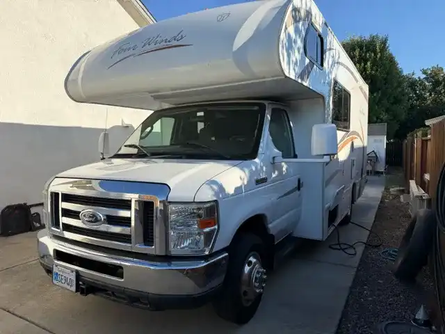 2012 Ford E-Series's photo