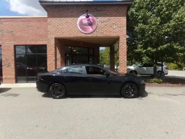 2016 Dodge Charger SE's photo