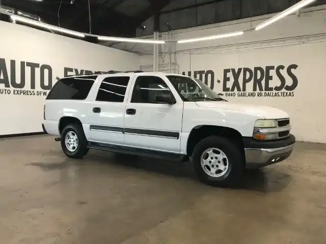 2004 Chevrolet Suburban LS 2WD 1500 Series's photo