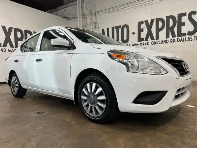 2016 Nissan Versa 1.6 S MT's photo