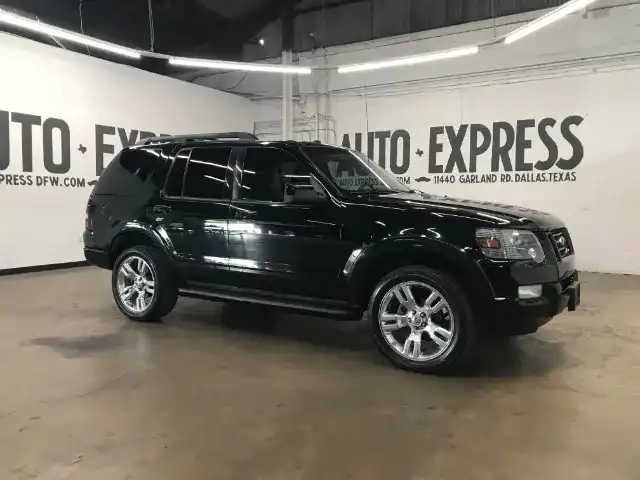 2010 Ford Explorer XLT's photo