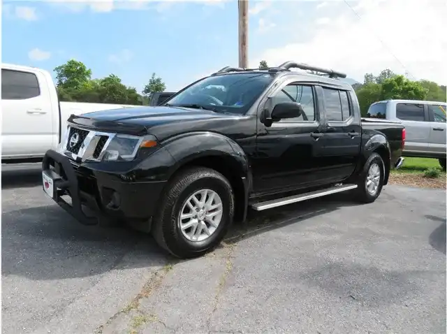 2021 Nissan Frontier SV Crew Cab 4X4 SWB's photo