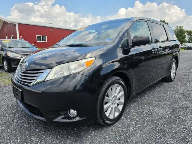 2015 Toyota Sienna XLE V6 AWD 7-Passenger's photo