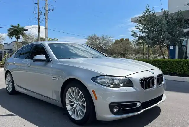 2014 BMW 5 Series 528i Sedan's photo