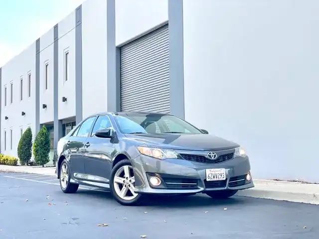 2013 Toyota Camry 2.5 Auto SE's photo