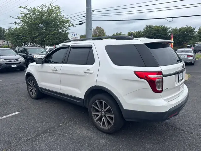2015 Ford Explorer XLT 4WD photo 5