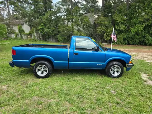 2000 Chevrolet S10 LS SWB's photo