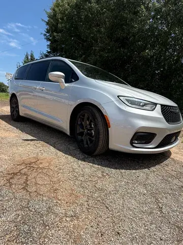 2022 Chrysler Pacifica Touring L photo 5