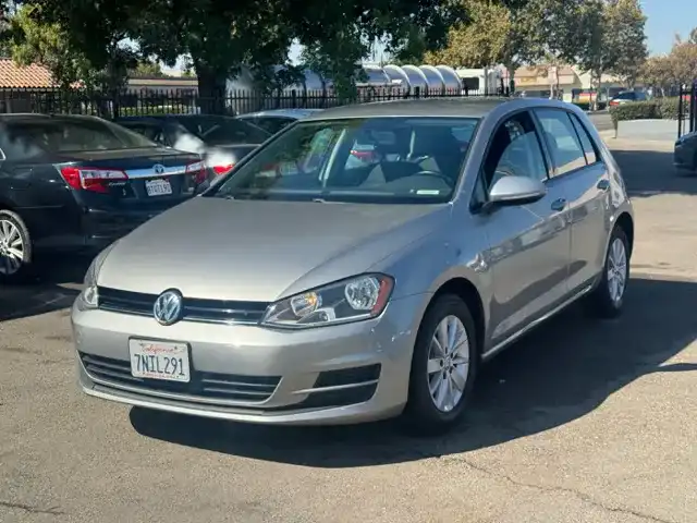 2016 Volkswagen Golf TSI S 4-Door Auto's photo