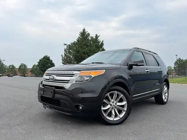 2014 Ford Explorer XLT 4x4 photo 1