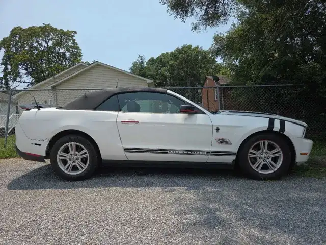 2012 Ford Mustang V6's photo