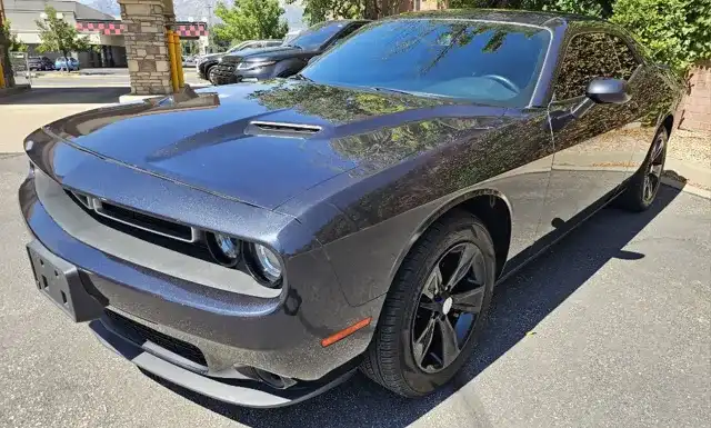 2019 Dodge Challenger SXT Auto's photo