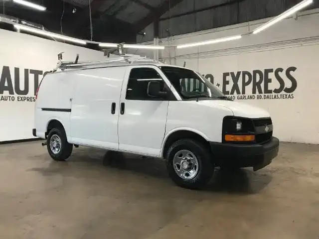 2010 Chevrolet Express 2500 Work Van HD's photo