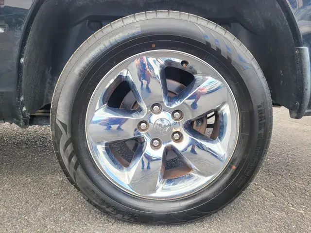 2015 RAM 1500 Express Crew Cab photo 5