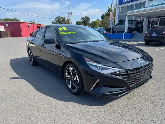 2023 Hyundai Elantra 2.0 SEL IVT's photo