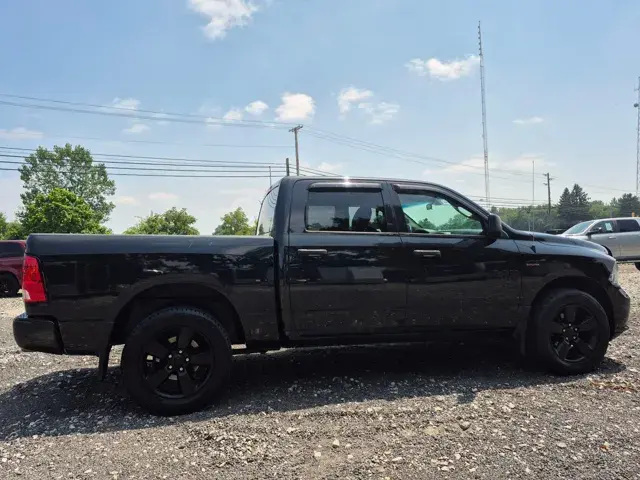 2018 RAM 1500 Express Crew Cab 4x4 5'7 photo 3