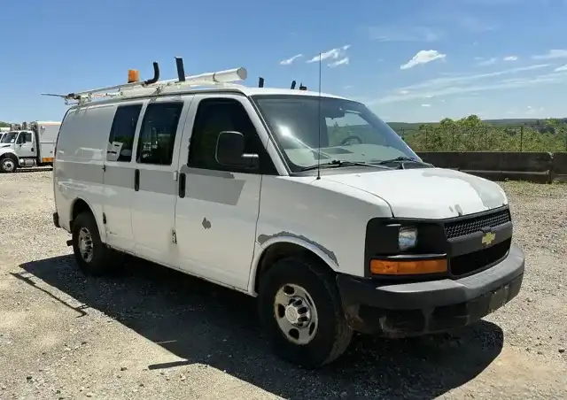 2011 Chevrolet Express 2500 Work Van HD's photo