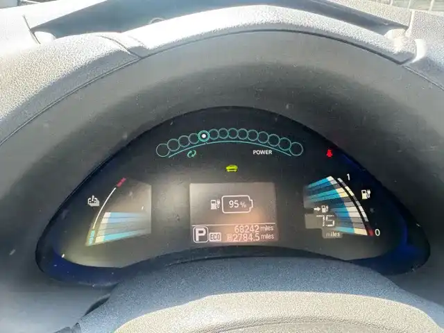 2015 Nissan Leaf S's photo