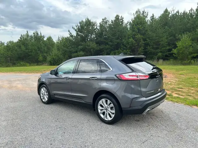 2022 Ford Edge Titanium AWD photo 1