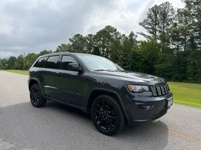 2018 Jeep Grand Cherokee Altitude photo 4