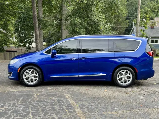 2019 Chrysler Pacifica Touring L Plus photo 4
