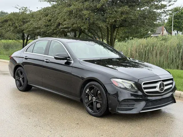 2017 Mercedes-Benz E-Class E300 4MATIC photo 3