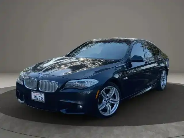 2012 BMW 5 Series 550i Sedan's photo