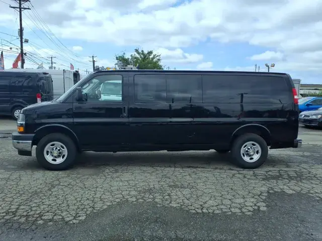2025 Chevrolet Express LT 3500 Extended photo 4