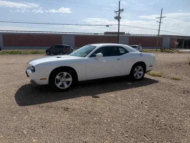 2012 Dodge Challenger SXT photo 4
