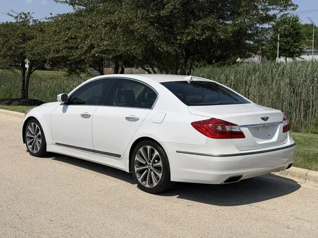 2013 Hyundai Genesis 5.0 R-Spec photo 4
