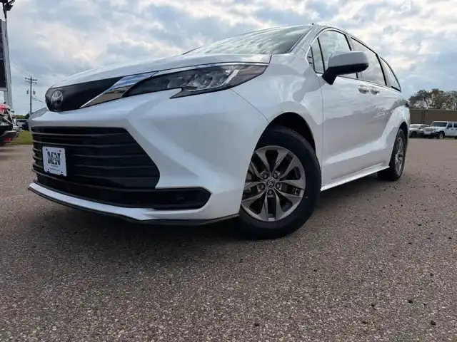 2023 Toyota Sienna's photo