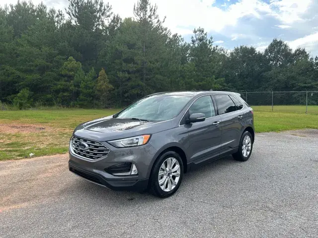 2022 Ford Edge Titanium AWD photo 3