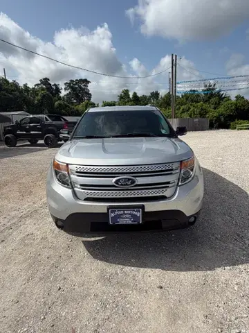 2013 Ford Explorer XLT photo 3