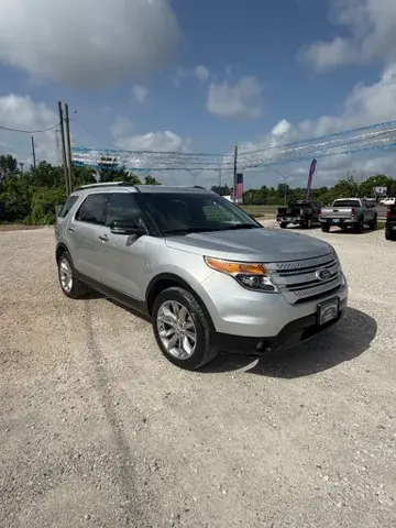 2013 Ford Explorer XLT photo 4