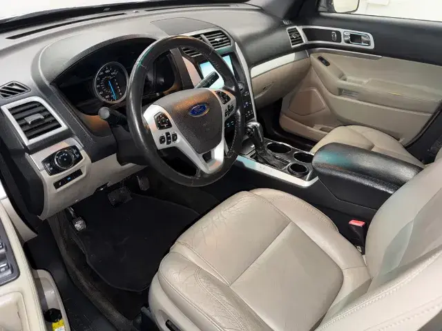 2013 Ford Explorer XLT photo 5