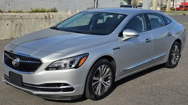 2017 Buick LaCrosse Essence's photo