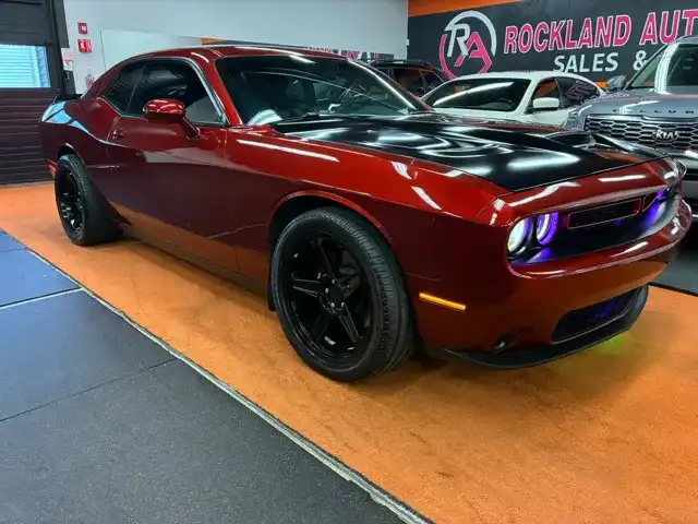 2015 Dodge Challenger SXT's photo