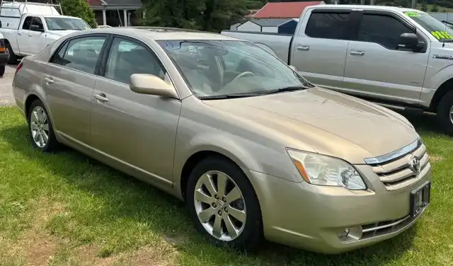 2005 Toyota Avalon's photo
